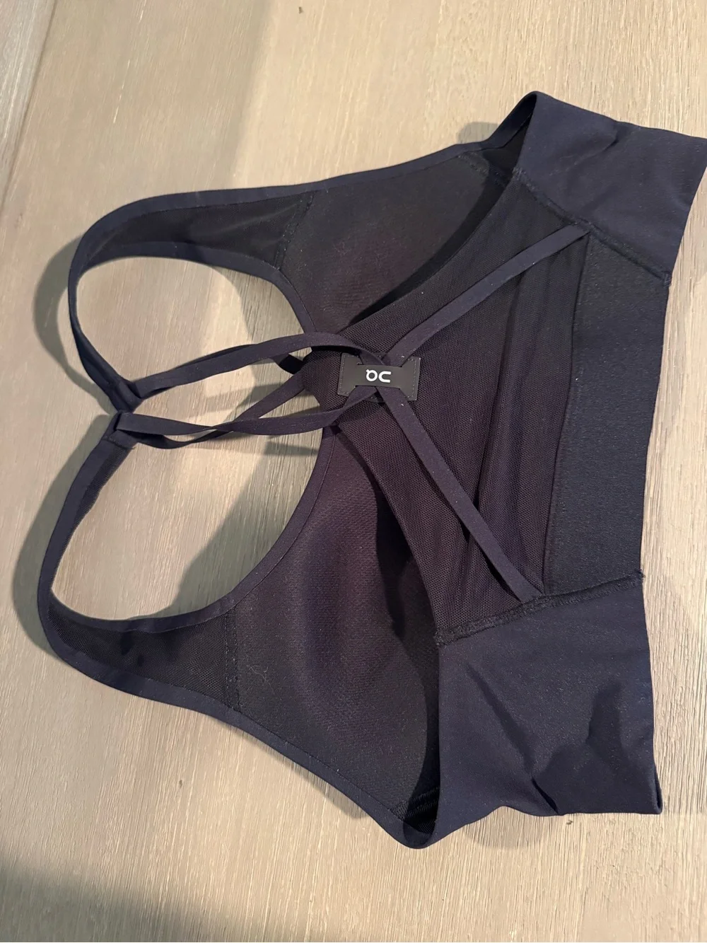 On Cloud Studio  Performance Black Scoop-Neck Sports Bra - Picture 3 of 6